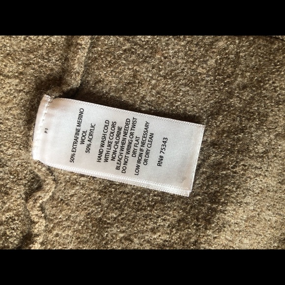 Tahari sweater wrap with buckle - Picture 8 of 8